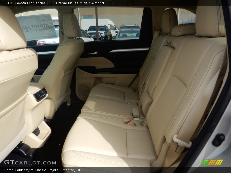 Creme Brulee Mica / Almond 2016 Toyota Highlander XLE
