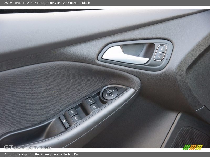 Blue Candy / Charcoal Black 2016 Ford Focus SE Sedan