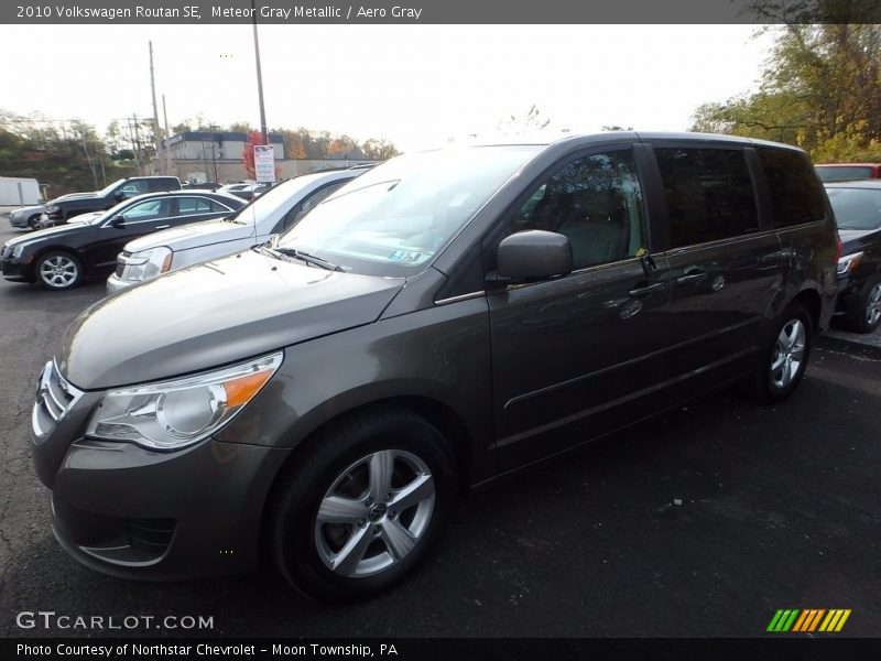 Meteor Gray Metallic / Aero Gray 2010 Volkswagen Routan SE