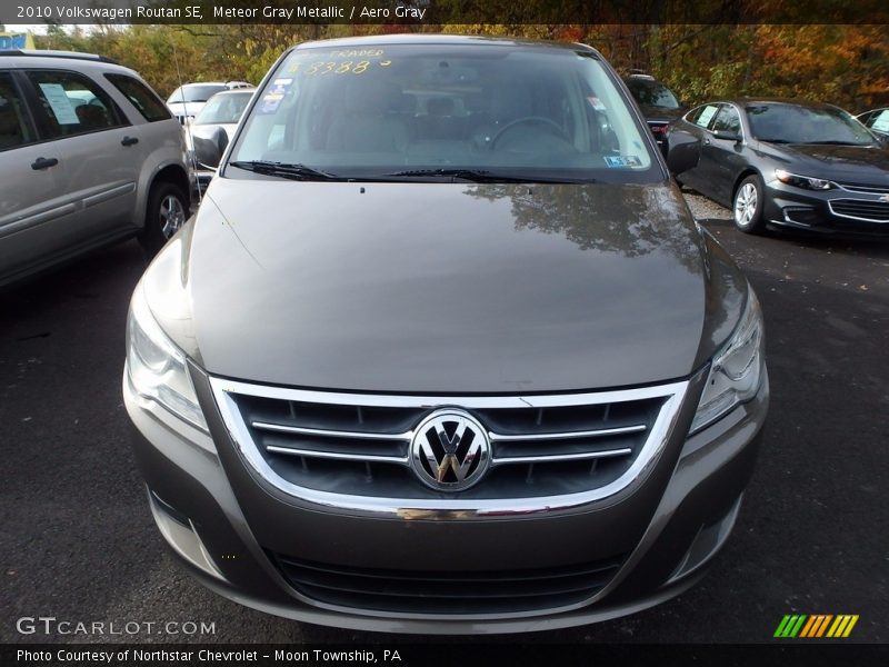 Meteor Gray Metallic / Aero Gray 2010 Volkswagen Routan SE