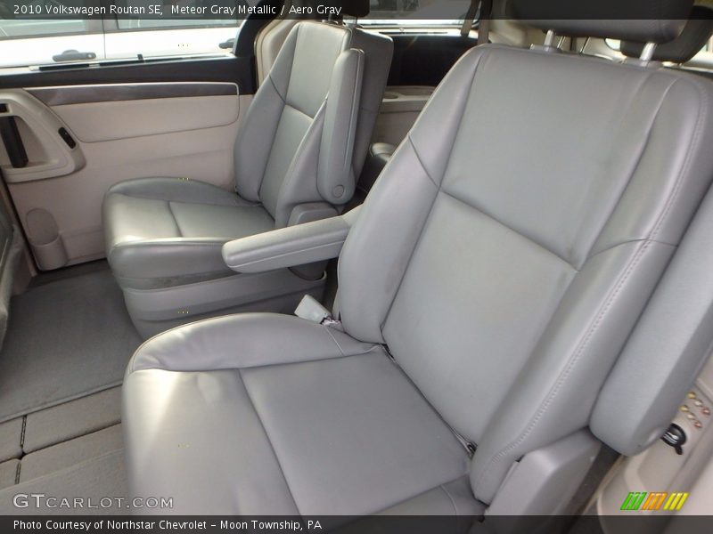 Meteor Gray Metallic / Aero Gray 2010 Volkswagen Routan SE