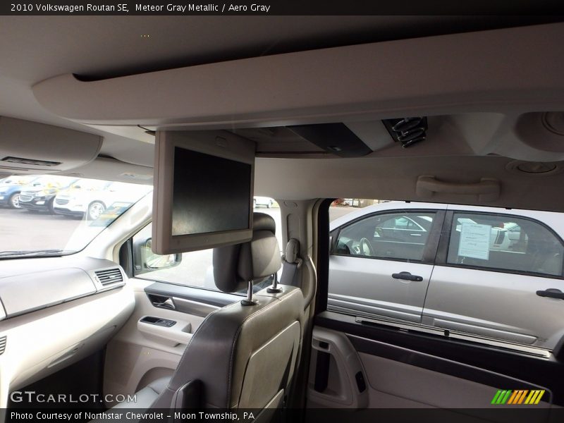 Meteor Gray Metallic / Aero Gray 2010 Volkswagen Routan SE