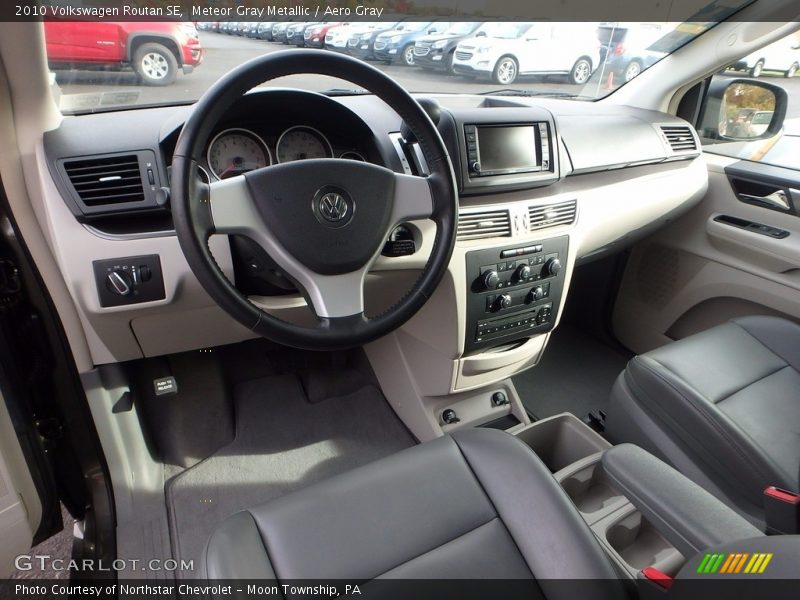 Meteor Gray Metallic / Aero Gray 2010 Volkswagen Routan SE