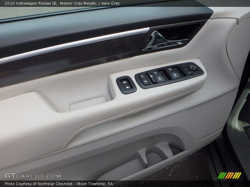 Meteor Gray Metallic / Aero Gray 2010 Volkswagen Routan SE