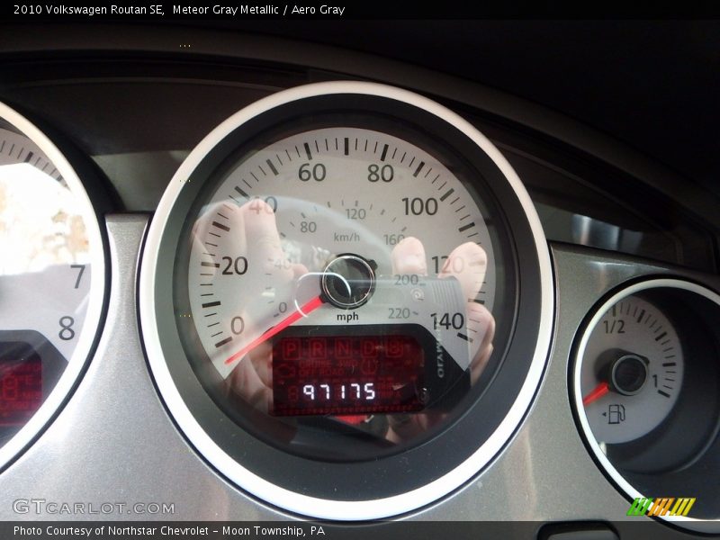 Meteor Gray Metallic / Aero Gray 2010 Volkswagen Routan SE