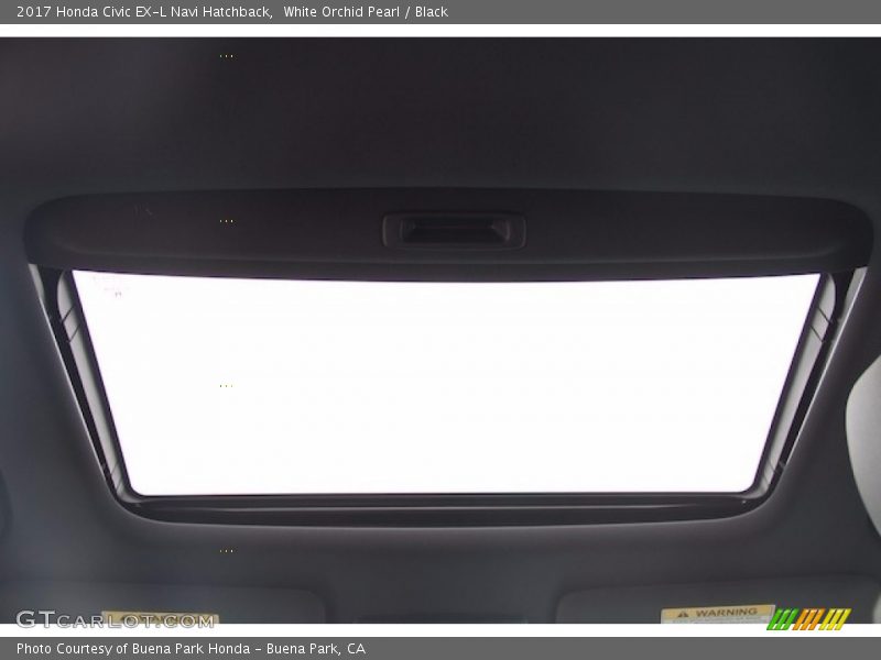 Sunroof of 2017 Civic EX-L Navi Hatchback
