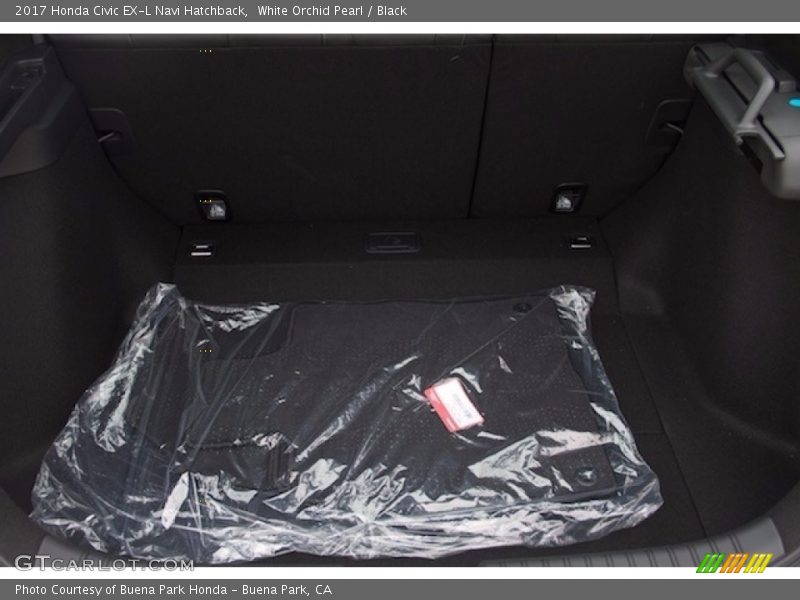  2017 Civic EX-L Navi Hatchback Trunk