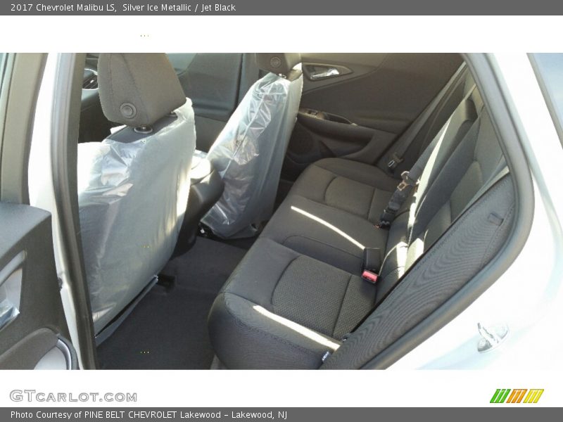 Silver Ice Metallic / Jet Black 2017 Chevrolet Malibu LS