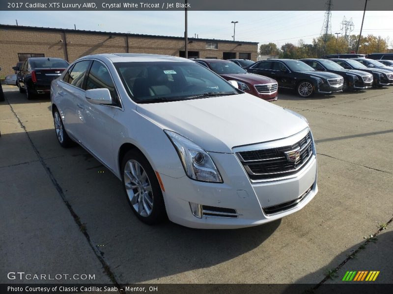 Front 3/4 View of 2017 XTS Luxury AWD