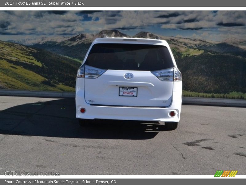 Super White / Black 2017 Toyota Sienna SE
