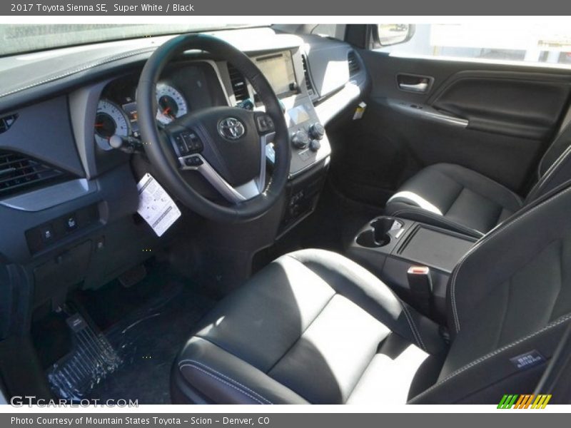 Super White / Black 2017 Toyota Sienna SE