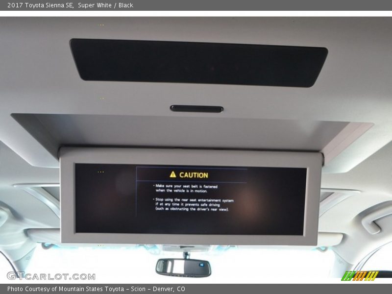 Super White / Black 2017 Toyota Sienna SE