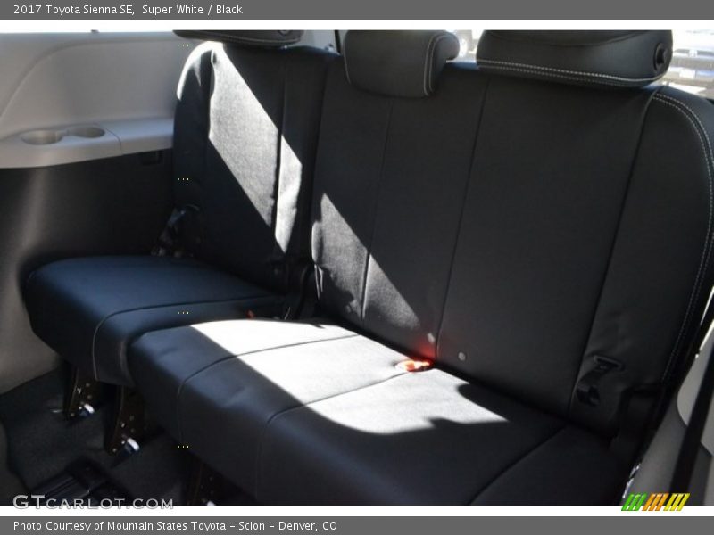 Super White / Black 2017 Toyota Sienna SE