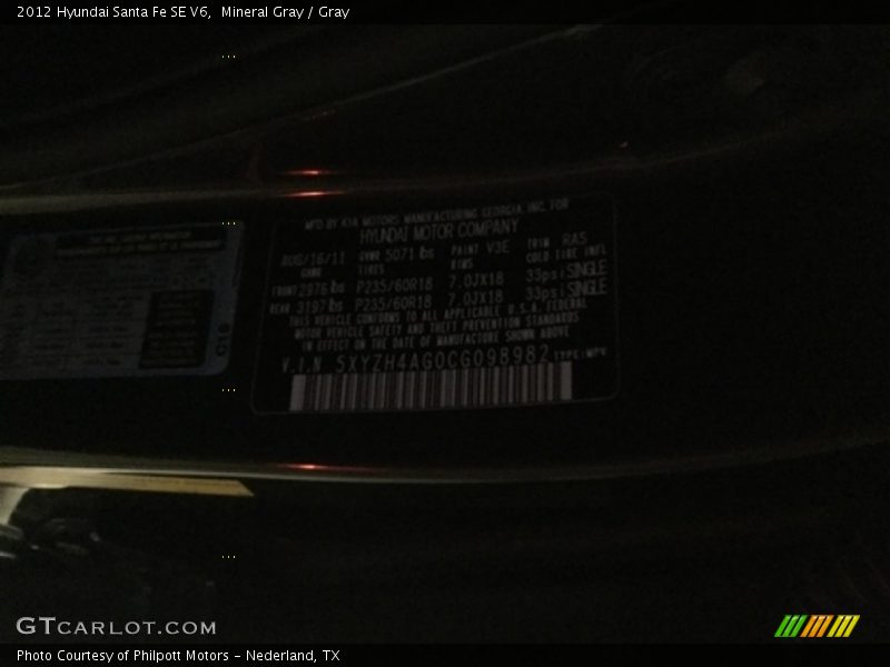 Mineral Gray / Gray 2012 Hyundai Santa Fe SE V6