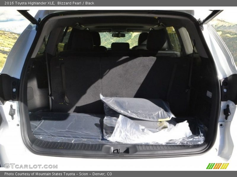 Blizzard Pearl / Black 2016 Toyota Highlander XLE
