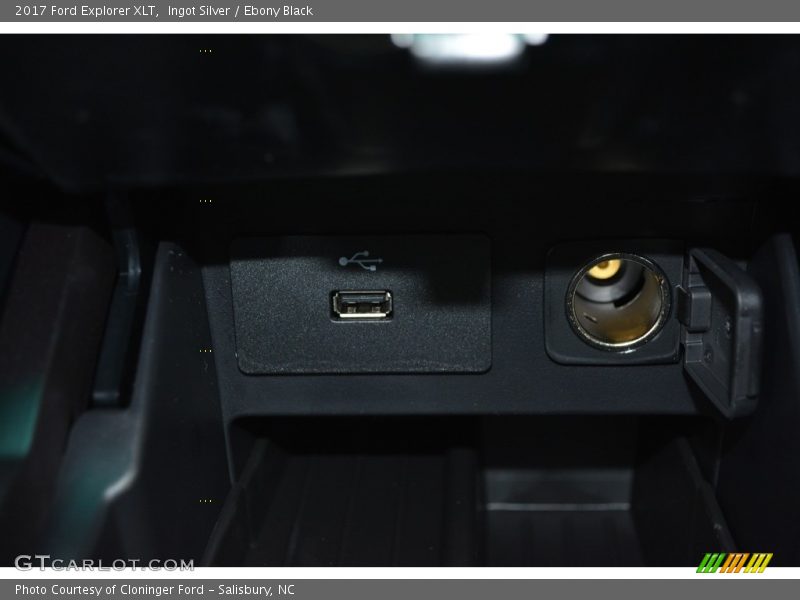 Ingot Silver / Ebony Black 2017 Ford Explorer XLT