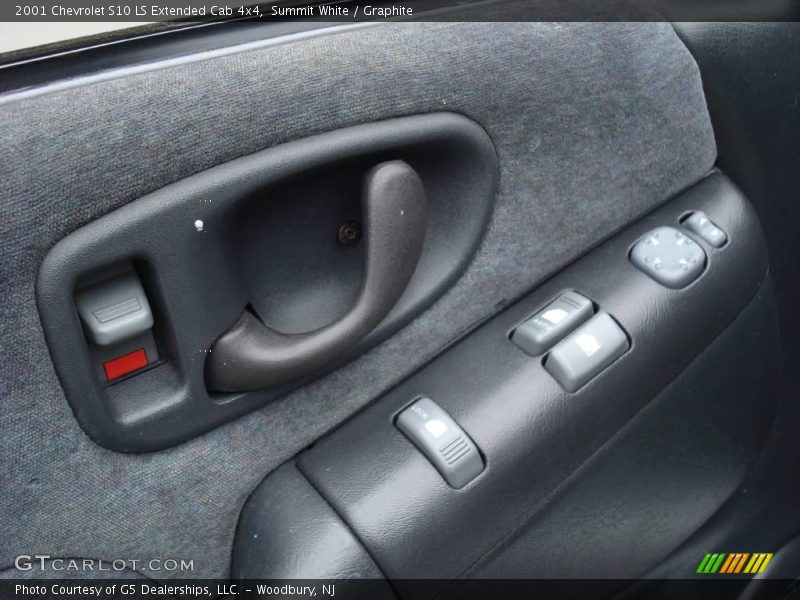 Summit White / Graphite 2001 Chevrolet S10 LS Extended Cab 4x4