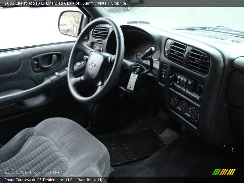 Summit White / Graphite 2001 Chevrolet S10 LS Extended Cab 4x4