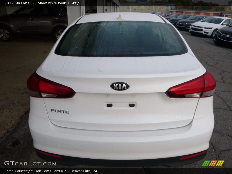 Snow White Pearl / Gray 2017 Kia Forte LX