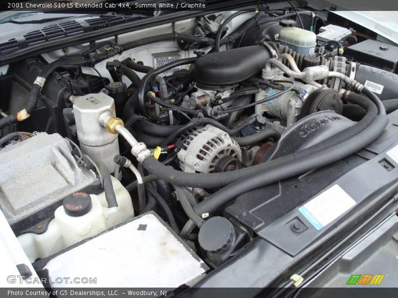 Summit White / Graphite 2001 Chevrolet S10 LS Extended Cab 4x4