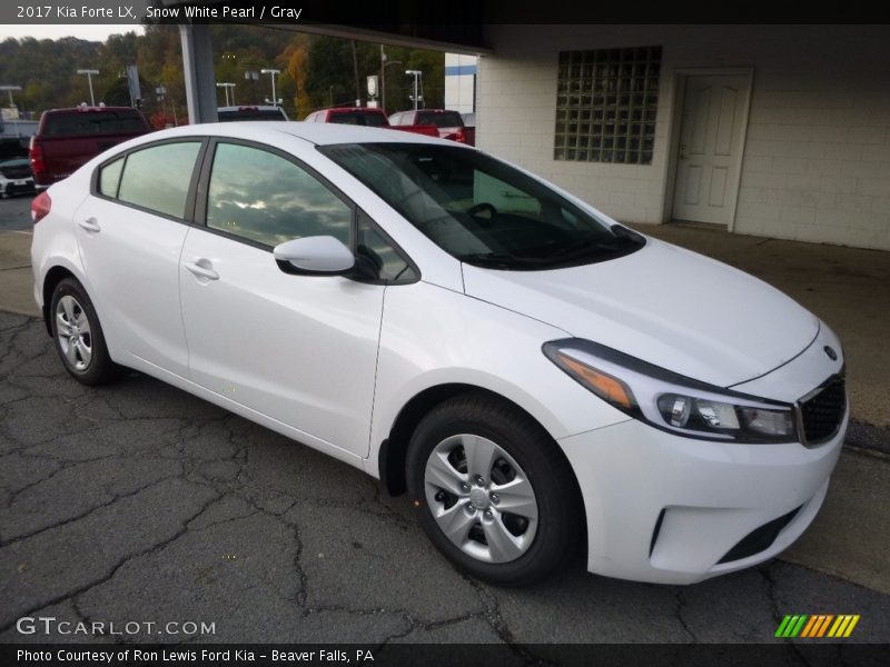 Front 3/4 View of 2017 Forte LX