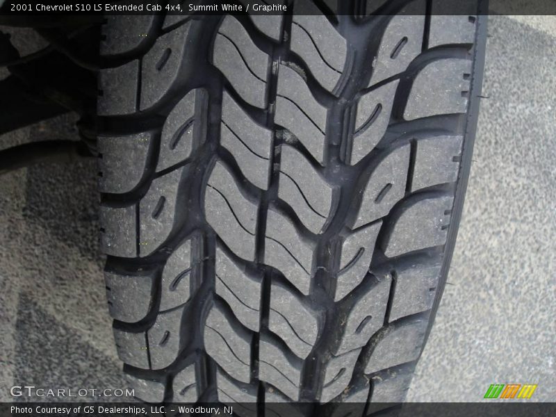 Summit White / Graphite 2001 Chevrolet S10 LS Extended Cab 4x4
