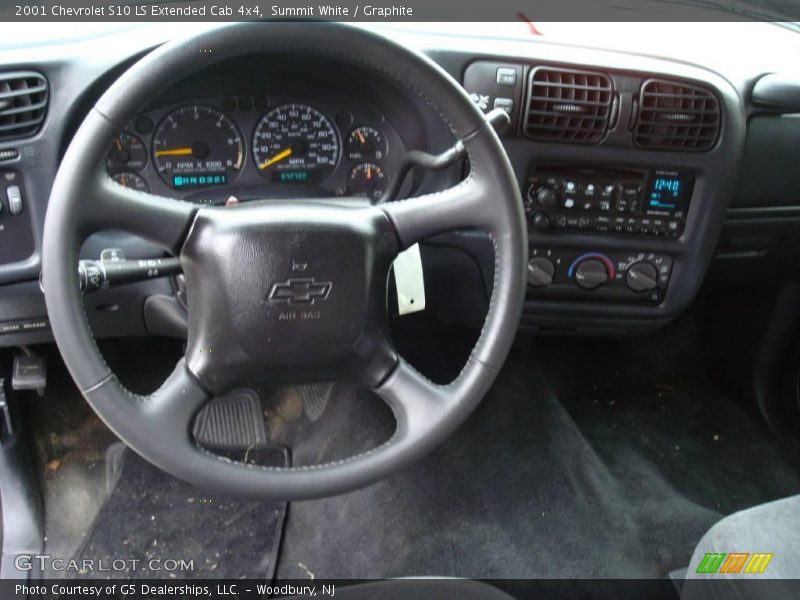 Summit White / Graphite 2001 Chevrolet S10 LS Extended Cab 4x4