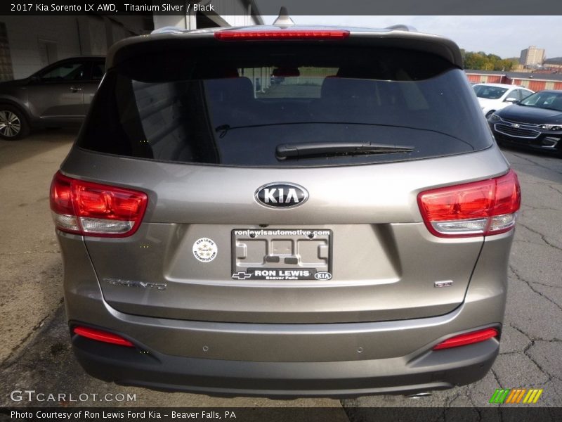 Titanium Silver / Black 2017 Kia Sorento LX AWD