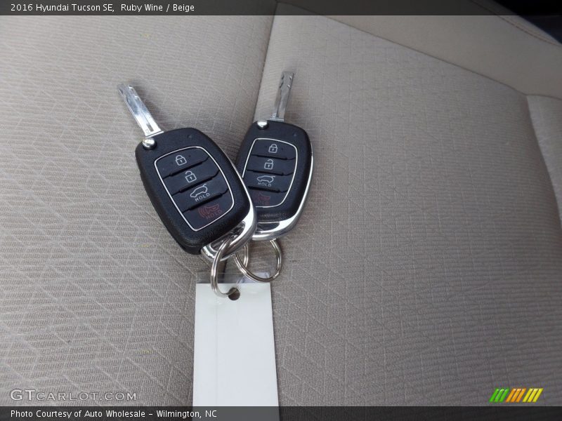 Ruby Wine / Beige 2016 Hyundai Tucson SE