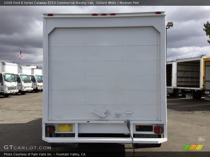 Oxford White / Medium Flint 2006 Ford E Series Cutaway E350 Commercial Moving Van