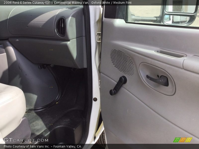 Oxford White / Medium Flint 2006 Ford E Series Cutaway E350 Commercial Moving Van
