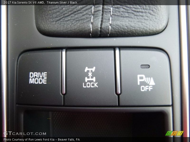 Titanium Silver / Black 2017 Kia Sorento SX V6 AWD