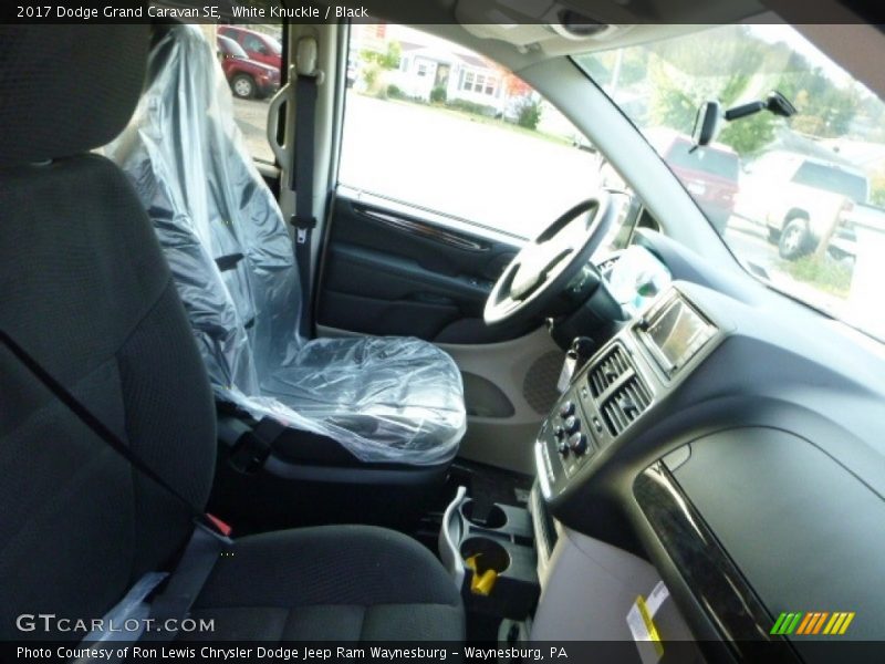 White Knuckle / Black 2017 Dodge Grand Caravan SE