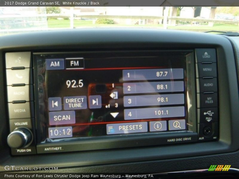 White Knuckle / Black 2017 Dodge Grand Caravan SE
