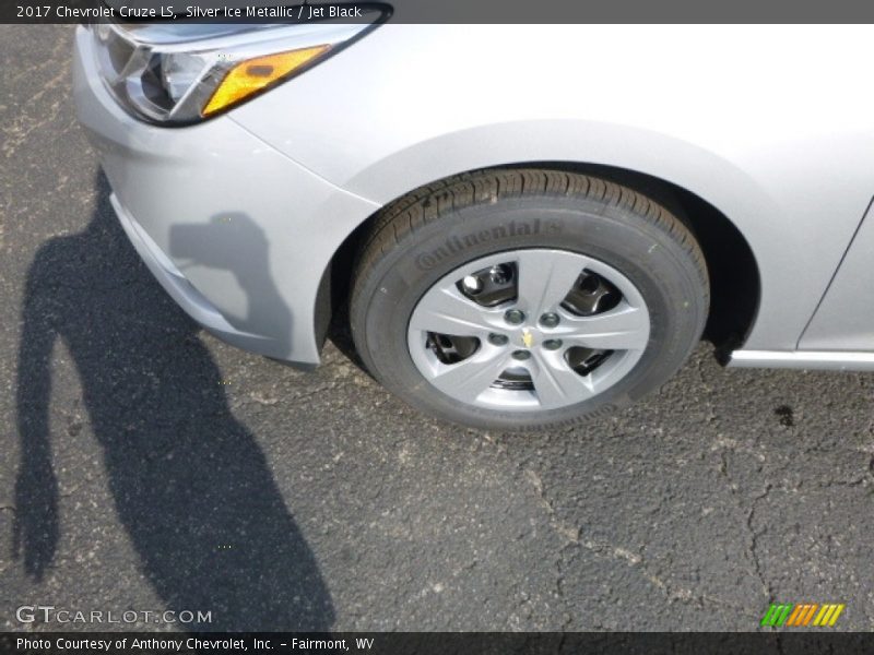 Silver Ice Metallic / Jet Black 2017 Chevrolet Cruze LS