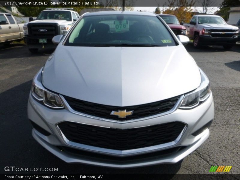 Silver Ice Metallic / Jet Black 2017 Chevrolet Cruze LS