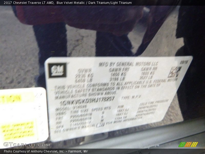 Blue Velvet Metallic / Dark Titanium/Light Titanium 2017 Chevrolet Traverse LT AWD