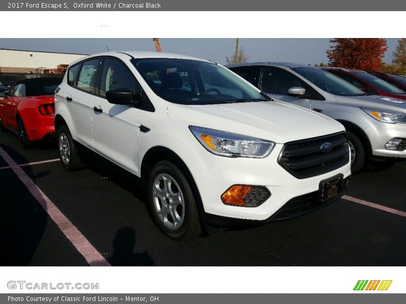 Oxford White / Charcoal Black 2017 Ford Escape S