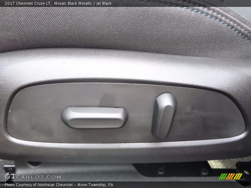 Mosaic Black Metallic / Jet Black 2017 Chevrolet Cruze LT