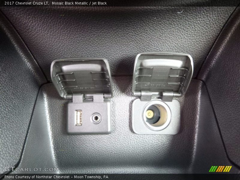 Mosaic Black Metallic / Jet Black 2017 Chevrolet Cruze LT