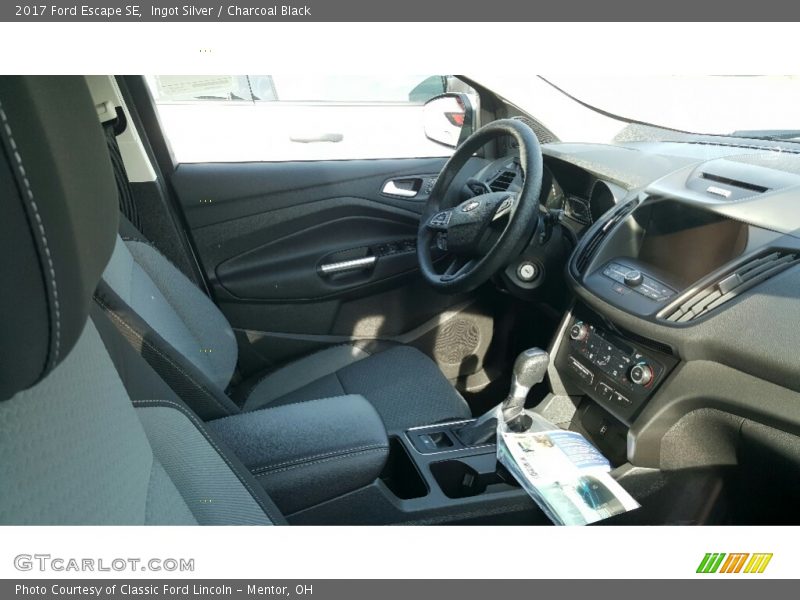 Ingot Silver / Charcoal Black 2017 Ford Escape SE