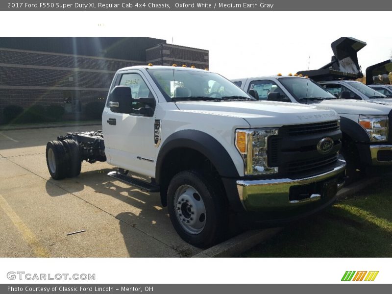 Oxford White / Medium Earth Gray 2017 Ford F550 Super Duty XL Regular Cab 4x4 Chassis