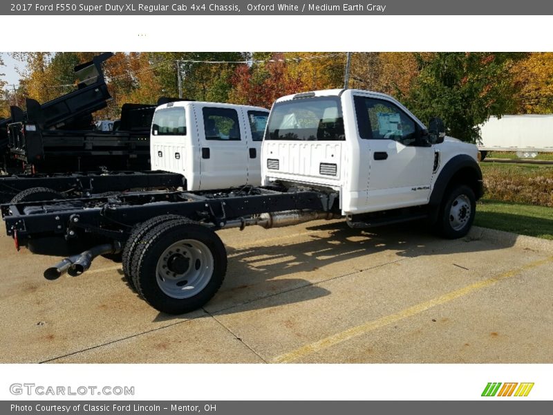 Oxford White / Medium Earth Gray 2017 Ford F550 Super Duty XL Regular Cab 4x4 Chassis