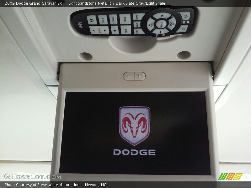 Light Sandstone Metallic / Dark Slate Gray/Light Shale 2009 Dodge Grand Caravan SXT