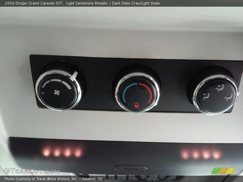 Light Sandstone Metallic / Dark Slate Gray/Light Shale 2009 Dodge Grand Caravan SXT