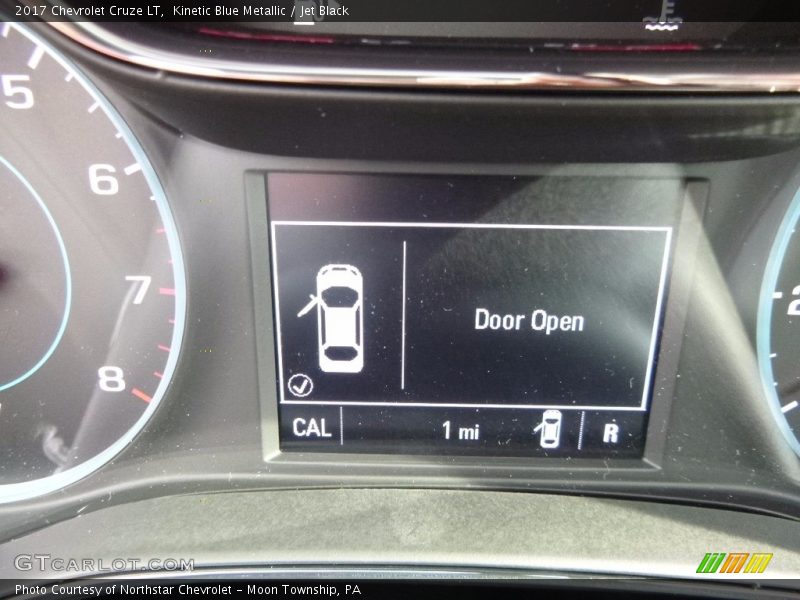 Kinetic Blue Metallic / Jet Black 2017 Chevrolet Cruze LT