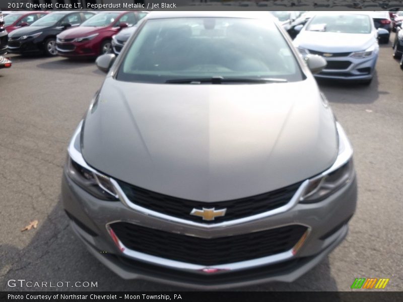 Pepperdust Metallic / Jet Black 2017 Chevrolet Cruze LT