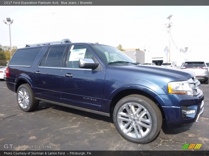 Front 3/4 View of 2017 Expedition Platinum 4x4