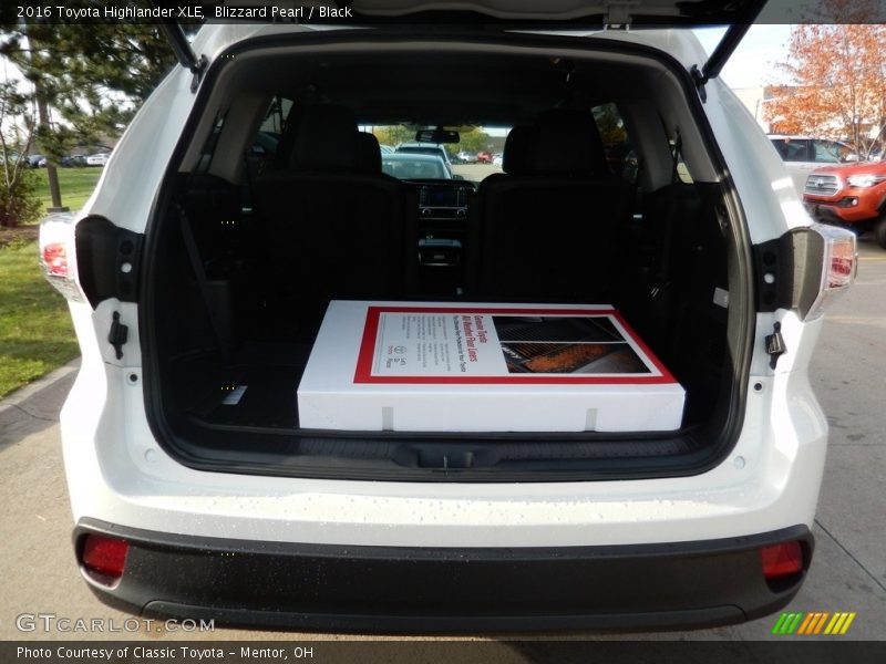 Blizzard Pearl / Black 2016 Toyota Highlander XLE