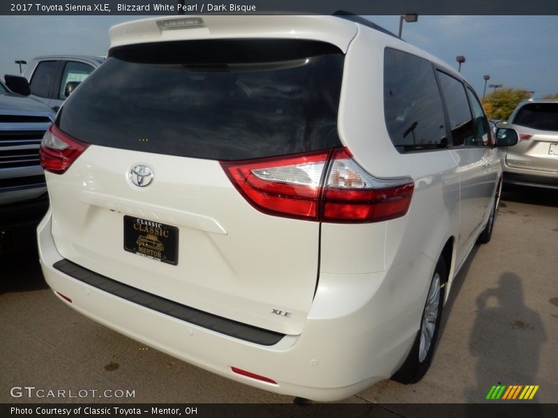 Blizzard White Pearl / Dark Bisque 2017 Toyota Sienna XLE